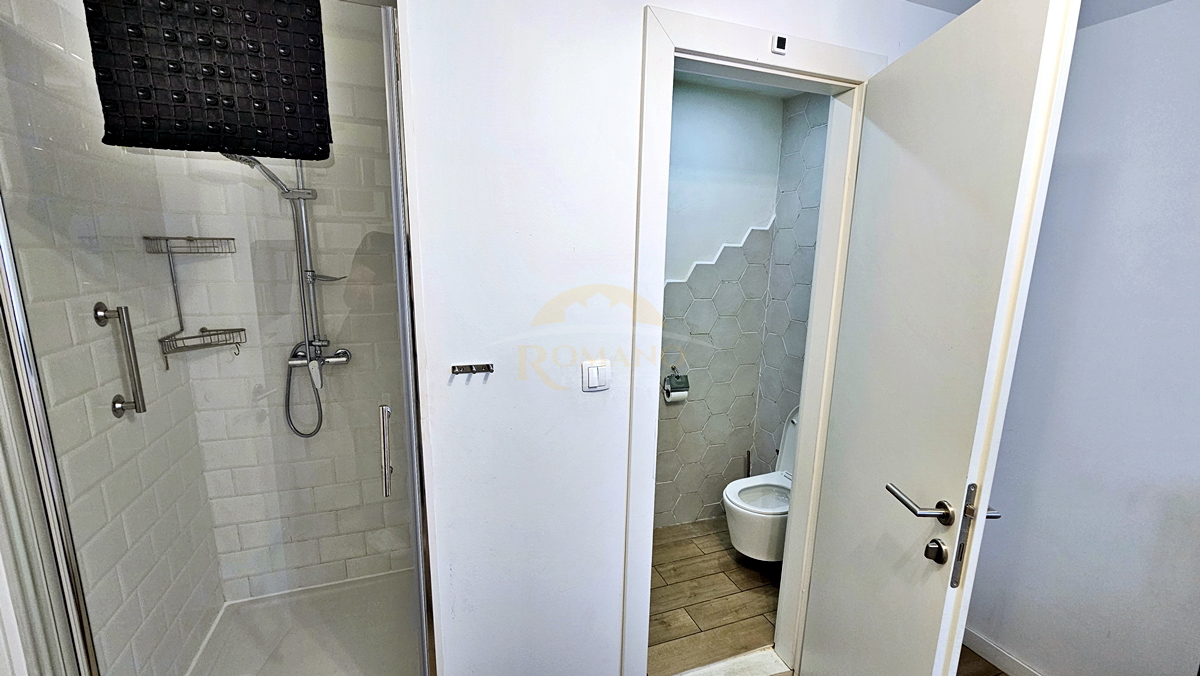 Casa in pietra ristrutturata nel centro storico di Trogir su 5 piani